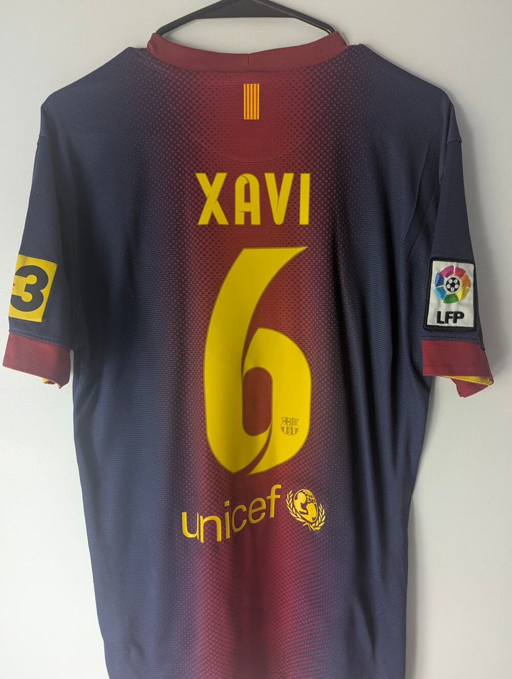 Barcelona Xavi Jersey Large Club World Cup Badge